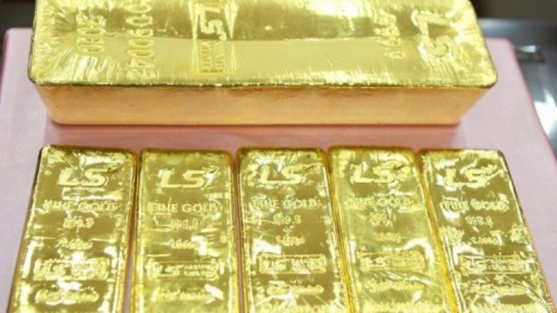 Gold hits record high as US rate-cut hopes fuel rally