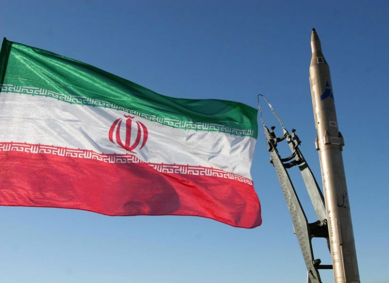 Iran holds missile drills, defends weapons program 