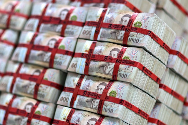 Thailand considers limits on gold trading amid baht surge