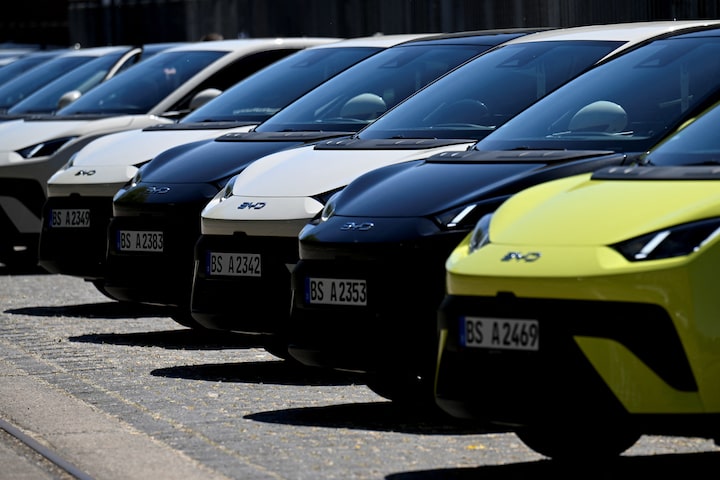 Europe car sales rise for fifth month as EV demand grows