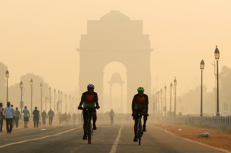 Delhi smog crisis worsens as transport fuels pollution