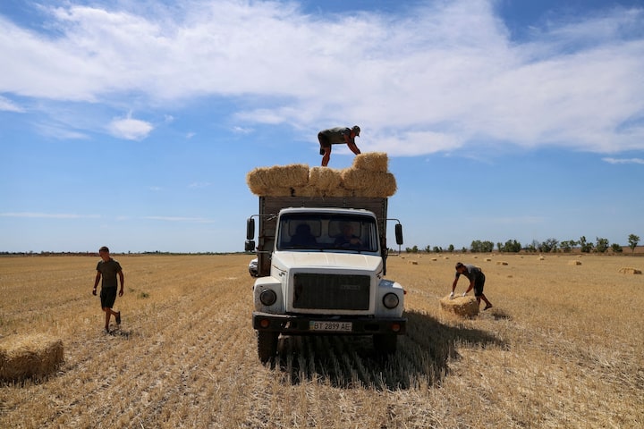 Russian strikes hit Ukraine’s ports, threaten food exports