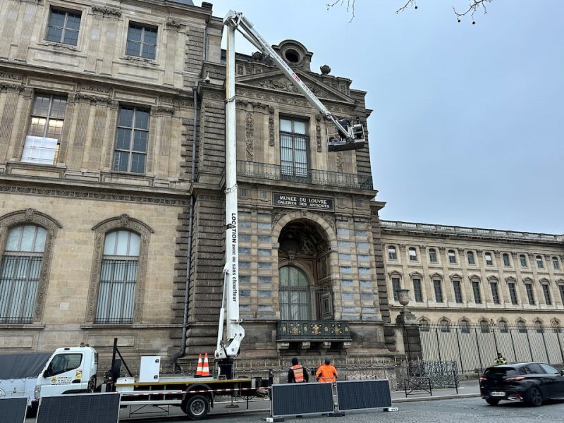 Louvre adds security bars after $102m jewel heist