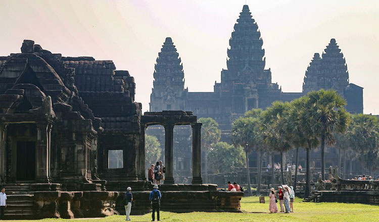 International tourist arrivals to Cambodia fall 13.8% 