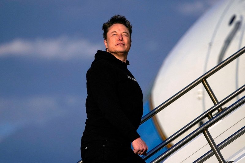 Elon Musk envisions economy without poverty or work 