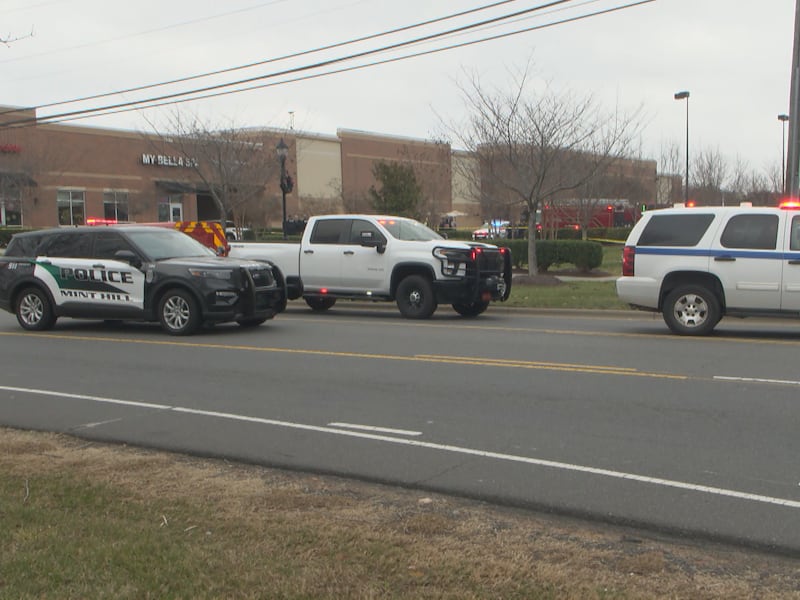 Man killed, 2 police officers injured in shooting during North Carolina custody exchange