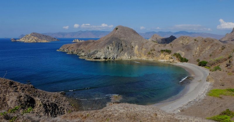 Spanish family lost after boat sinks off Indonesia