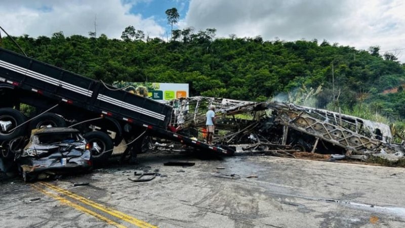 Highway accident kills 10 in northeast Brazil 