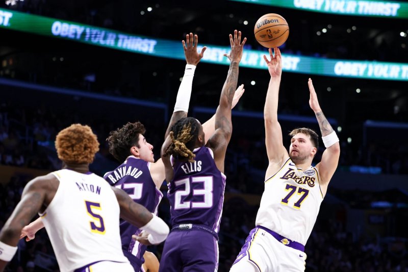 Doncic, LeBron power Lakers to 125-101 win over Kings