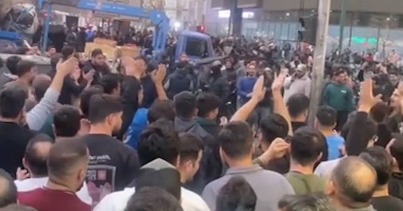 Iran protests spread as rial hits record low 