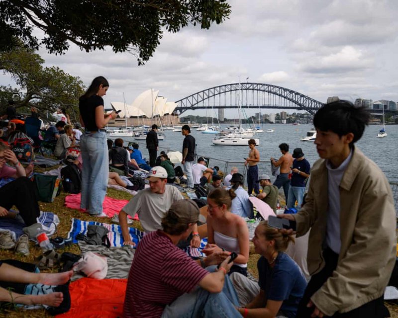 Sydney NYE fireworks draw huge crowds amid tight security