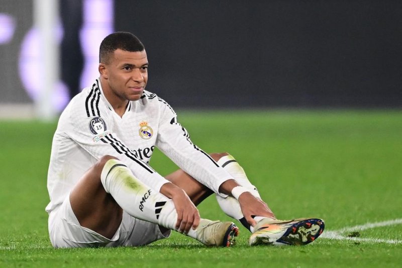 Mbappe knee injury big blow for Real Madrid