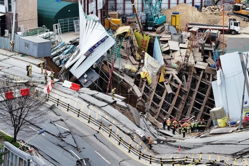 2 dead in S. Korean construction site collapse 