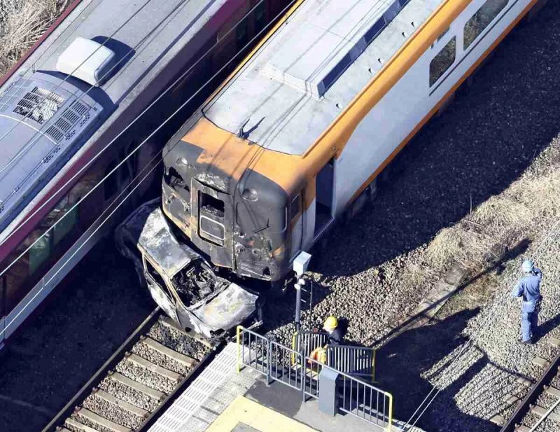 Car catches fire after collision with train in Japan's Kyoto -  VIDEO 