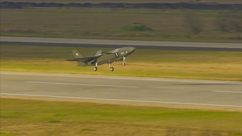 Türkiye's KIZILELMA completes world’s 1st autonomous close-formation flight - VIDEO