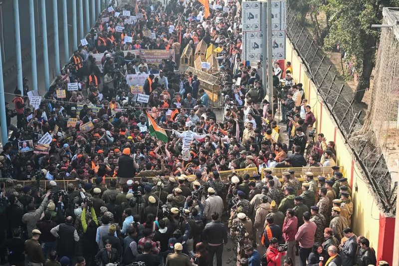 Hundreds protest in Delhi over Hindu man’s killing in Bangladesh