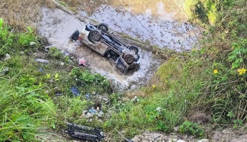 SUV plunges into ravine in Philippines, 1 dead 