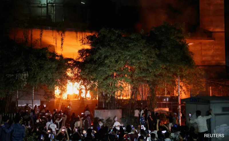 Newspaper offices torched during protests in Bangladesh