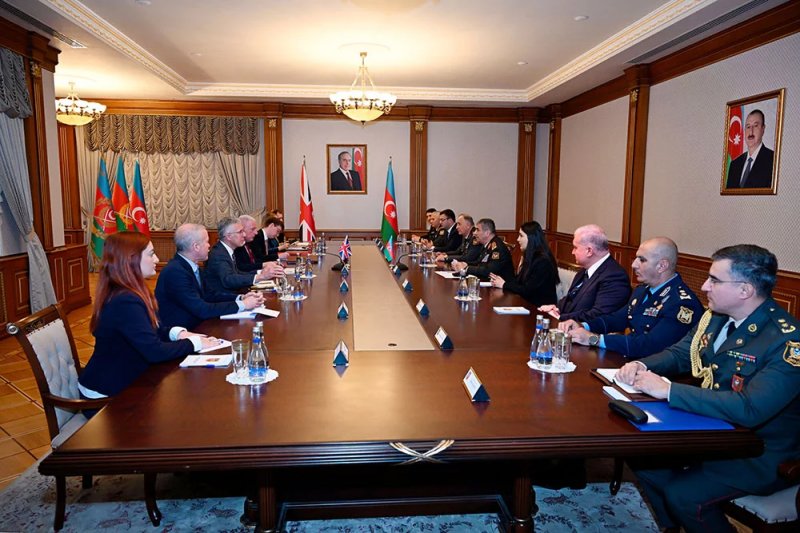 Azerbaijan, UK defence chiefs discuss expanding military cooperation 