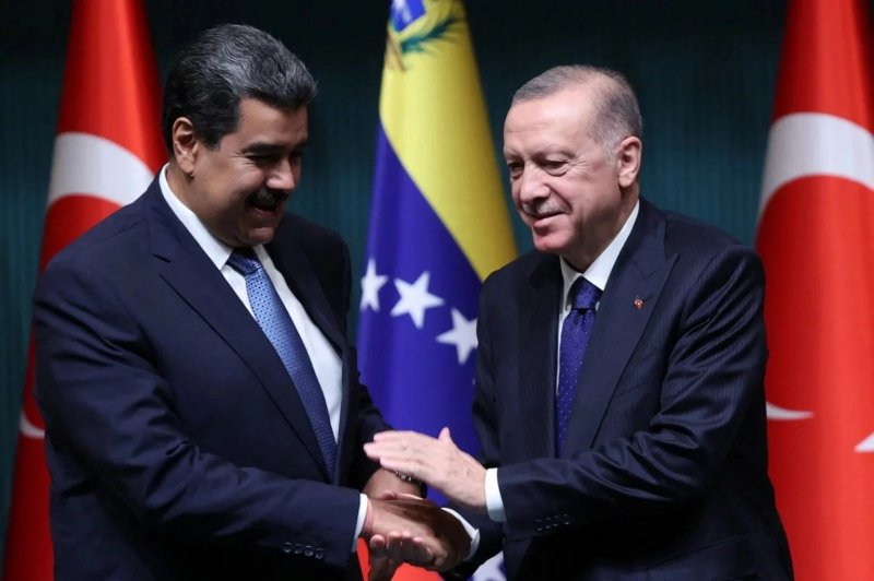 Erdoğan urges Maduro to continue dialogue with the US