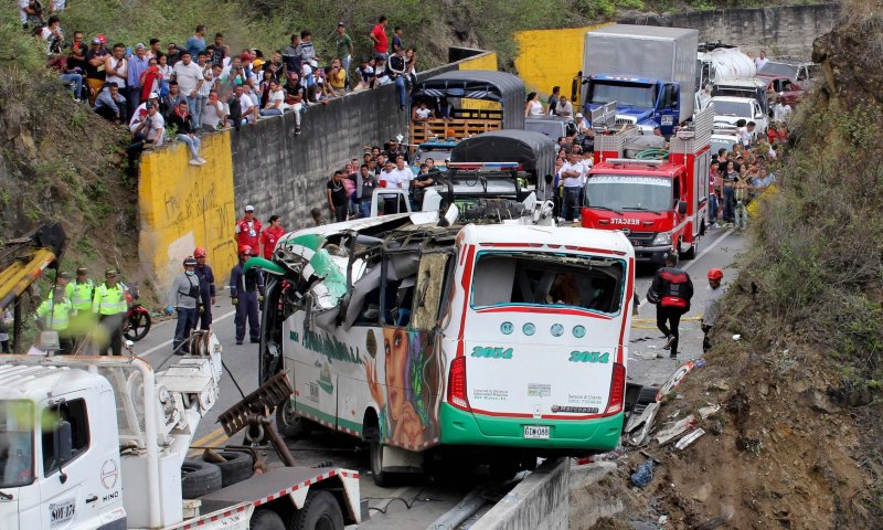 16 killed in school bus crash in Colombia 
