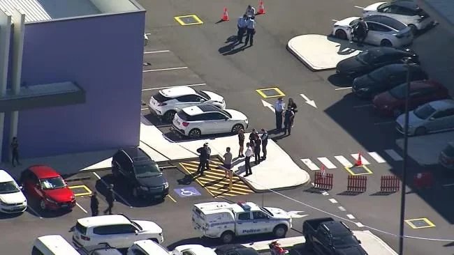 Shots fired outside Sydney shopping center; attackers on the run