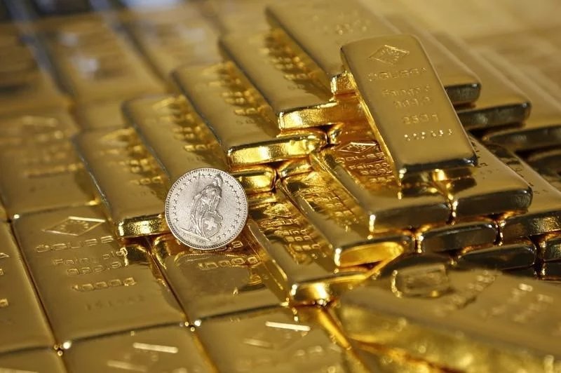 Gold prices tick down from record high