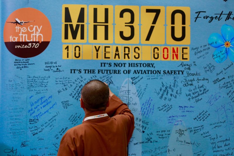Search for Malaysia Airlines flight MH370 to resume on December 30