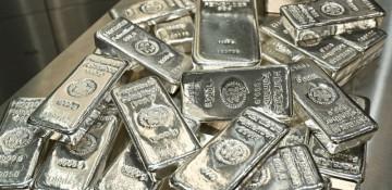 Silver hits new peak amid rate-cut speculation