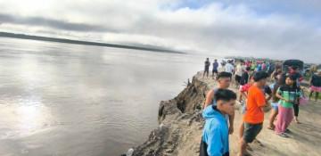 Dozens missing as deadly landslide hits two boats in Peru 
