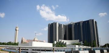 Nigeria limits cash withdrawals to curb money laundering 