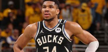 Bucks star Giannis suffers calf strain, set for MRI 