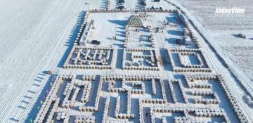 China builds world's largest non-permanent straw maze -  VIDEO 