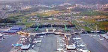 Plane evacuated after fire in luggage vehicle at Guarulhos Airport -  VIDEO  
