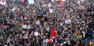 Thousands of students protest new military service law in Germany