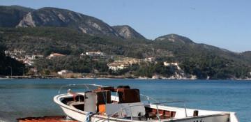 Eighteen die after migrant boat sinks off southern Greek island 