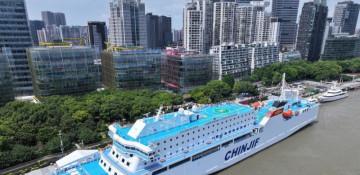 China halts Japan ferry amid rising tensions 