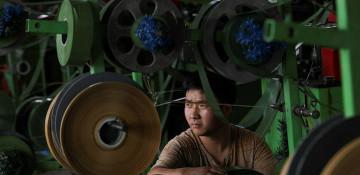 China’s Li criticizes tariffs as trade surplus sparks global tensions