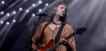 Who is Robe Iniesta and why his influence endures in Spanish rock?