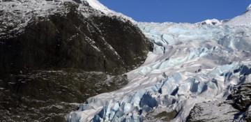 Melting glaciers raise global water, disaster risks