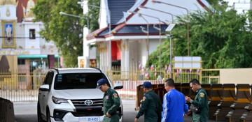 Cambodia halts all border crossings with Thailand