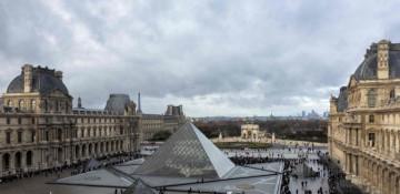 Rolling strike hits Louvre ahead of holiday season