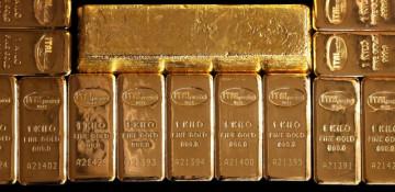 Gold nears record as Iivestors eye tech, Fed moves