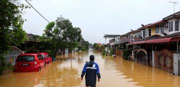 Malaysia floods spark fresh mass evacuations