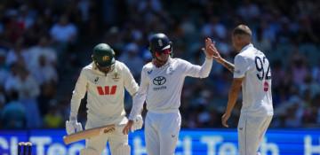 Australia set England 435 to win third Ashes Test