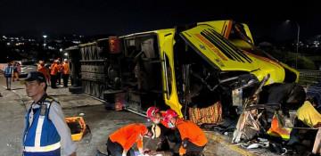At least 16 dead in Indonesia bus crash -  VIDEO 
