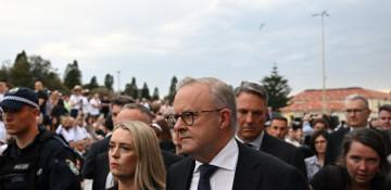 Australian PM apologises after Bondi attack, pushes hate laws