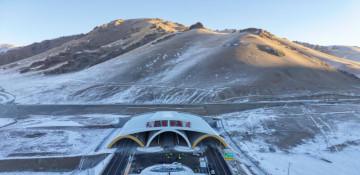 World’s longest expressway tunnel opens in Xinjiang 