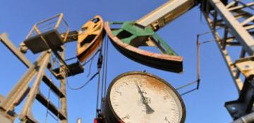 Oil edges up amid Venezuela, Nigeria supply concerns 