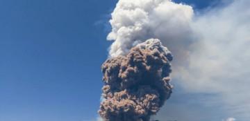 Italy's Mount Etna shows renewed volcanic activity